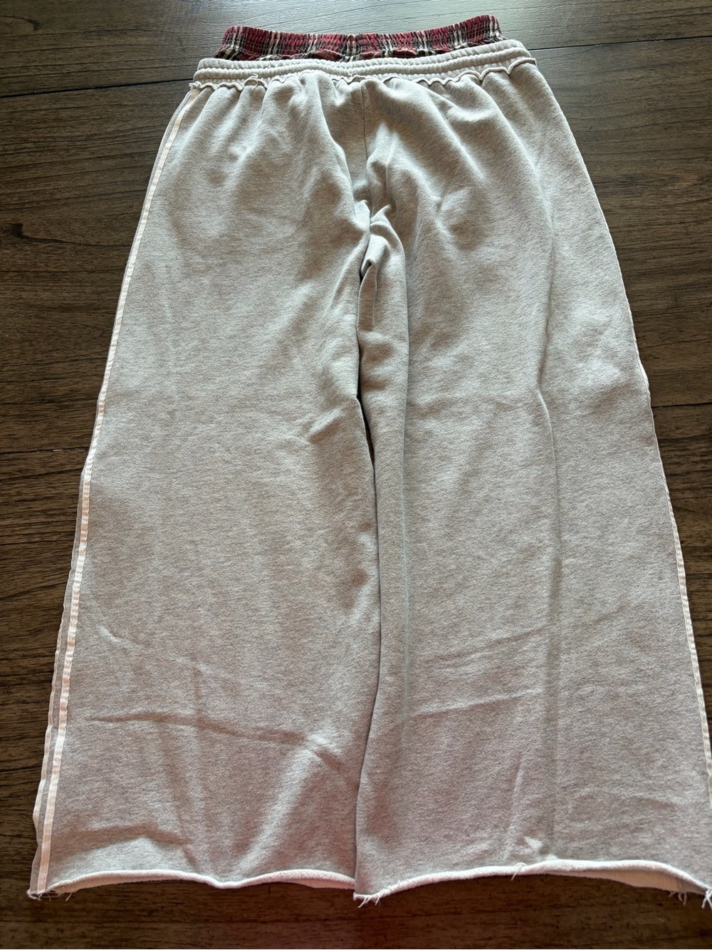 Aelfric Eden Baggy Grey Striped Sweapantd - Picture 6 of 6